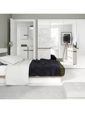 Load image into Gallery viewer, Linear Trendy Bed