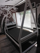 Load image into Gallery viewer, Classic Tipee bed - Classic Designs