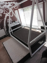 Load image into Gallery viewer, Classic Tipee bed - Classic Designs